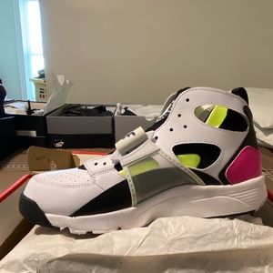 Used Mens Air Trainers Huarache size 9
